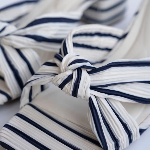 🩷 On 34th Striped Navy & White Bow Detailed Textured Fabric Heels- Size 10 - NWT - Picture 3 of 9